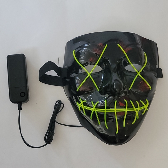 HALLOWEEN MASK GLOW WITH BATTERIES - Picture 3 of 3